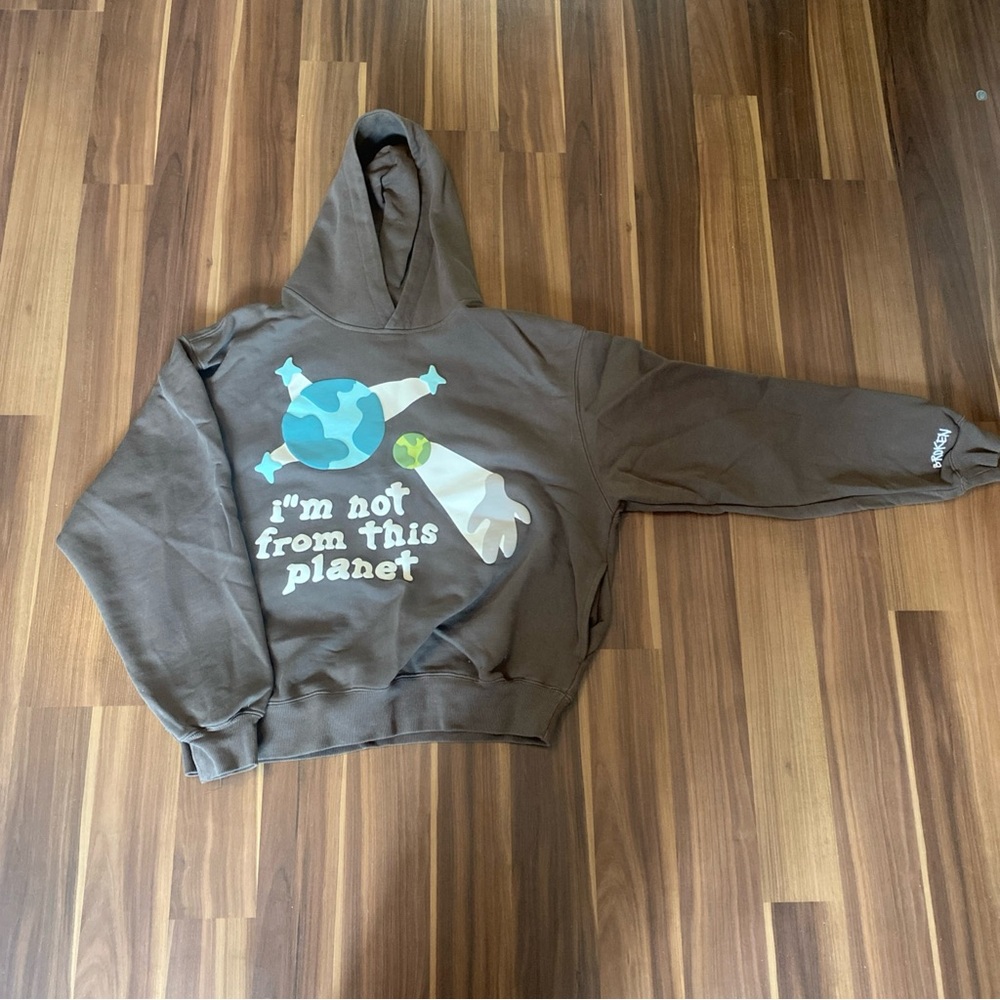 Broken planet “ I am not from this planet” size XL